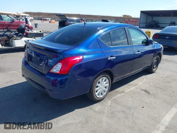✅ 2019 Nissan Versa S Plus • VIN: 3N1CN7AP7KL881243 • Lot: 42801930. Wystawiony na IAAI z przebiegiem 80 674 mil. Bezpłatny archiwum sprzedaży aukcyjnych z USA i szczegółowy raport historii pojazdu na DreamBid. Zdjęcie 4.