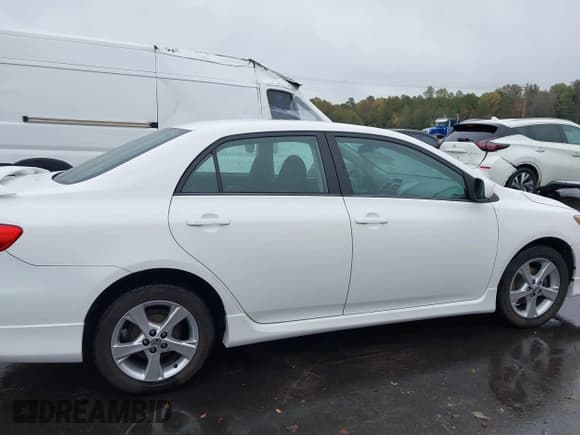 ✅ 2012 Toyota Corolla LE • VIN: 2T1BU4EE5CC792374 • Lot: 43571743. Wystawiony na IAAI z przebiegiem 247 263 mil. Bezpłatny archiwum sprzedaży aukcyjnych z USA i szczegółowy raport historii pojazdu na DreamBid. Zdjęcie 13.