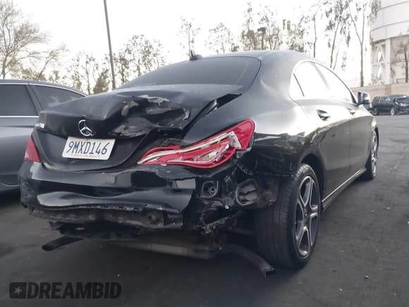 ✅ 2019 Mercedes-Benz CLA 250 • VIN: WDDSJ4EB2KN699568 • Lot: 43603446. Wystawiony na IAAI z przebiegiem 122 424 mil. Bezpłatny archiwum sprzedaży aukcyjnych z USA i szczegółowy raport historii pojazdu na DreamBid. Zdjęcie 6.