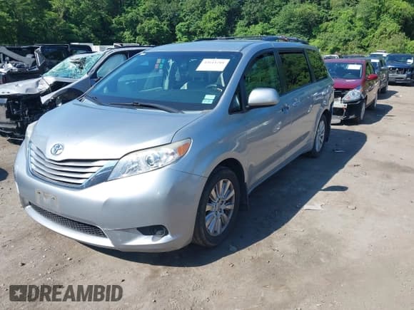 ✅ 2015 Toyota Sienna LE • VIN: 5TDJK3DC4FS099108 • Лот: 42611201. Опубликован ранее на IAAI с пробегом 154 728 миль. Бесплатный доступ к архиву аукционных продаж из США и подробный отчёт об истории автомобиля на DreamBid. Изображение 17.