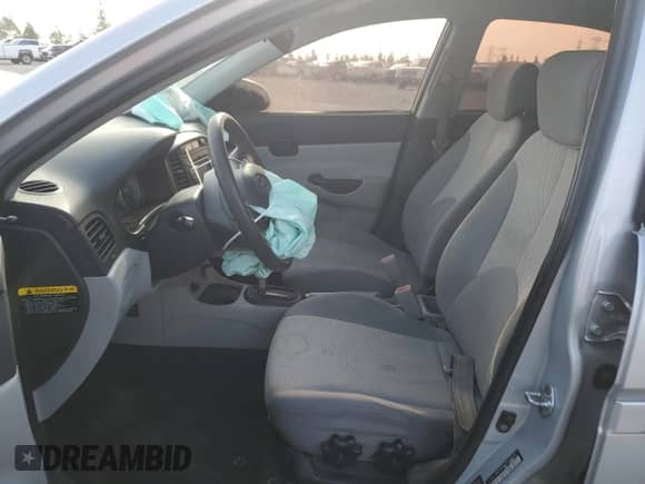 2008 Hyundai Accent GLS z VIN KMHCN46C98U234256, wystawiony jako Copart lot #83089384 z przebiegiem 153 802 mil mil oraz Szkoda całkowita • Salvage title. Historia ofert i sprzedaży dostępna na DreamBid. Obrazek 7.