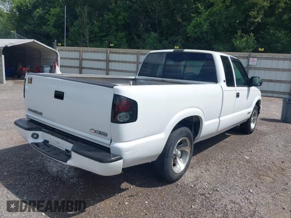 ✅ 2003 Chevrolet S-10 • VIN: 1GCCS19H638164851 • Лот: 42721946. Опубликован ранее на IAAI с пробегом 143 546 миль. Бесплатный доступ к архиву аукционных продаж из США и подробный отчёт об истории автомобиля на DreamBid. Изображение 4.