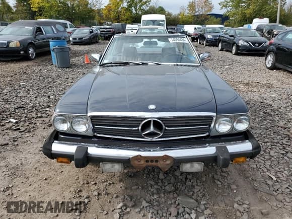 ✅ 1982 Mercedes-Benz 380 SL • VIN: WDBBA45AXCB013425 • Lot: 74098484. Wystawiony na Copart z przebiegiem 145 140 mil. Bezpłatny archiwum sprzedaży aukcyjnych z USA i szczegółowy raport historii pojazdu na DreamBid. Zdjęcie 5.