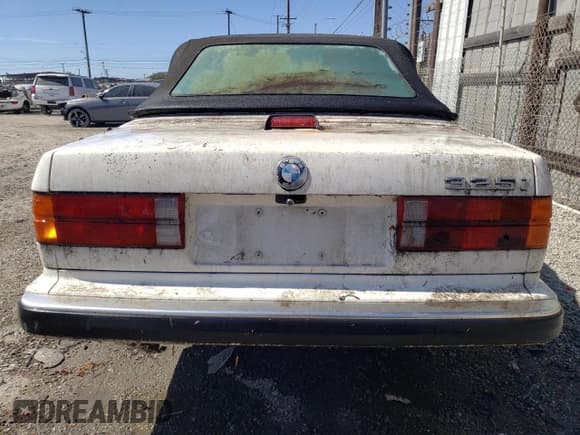 ✅ 1988 BMW 3 Series • VIN: WBABB2302J8858242 • Лот: 60552254. Опубликован ранее на Copart с пробегом 109 637 миль. Бесплатный доступ к архиву аукционных продаж из США и подробный отчёт об истории автомобиля на DreamBid. Изображение 6.