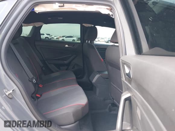 ✅ 2024 Volkswagen Jetta 40th Anniversary Edition • VIN: 3VW9T7BUXRM021579 • Lot: 42166630. Wystawiony na IAAI z przebiegiem 24 690 mil. Bezpłatny archiwum sprzedaży aukcyjnych z USA i szczegółowy raport historii pojazdu na DreamBid. Zdjęcie 8.