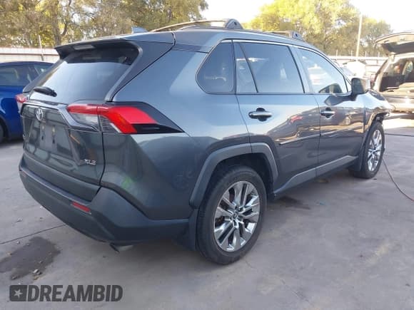 ✅ 2019 Toyota RAV4 XLE Premium • VIN: JTMC1RFV8KD014595 • Lot: 43401685. Wystawiony na IAAI z przebiegiem 86 062 mil. Bezpłatny archiwum sprzedaży aukcyjnych z USA i szczegółowy raport historii pojazdu na DreamBid. Zdjęcie 4.
