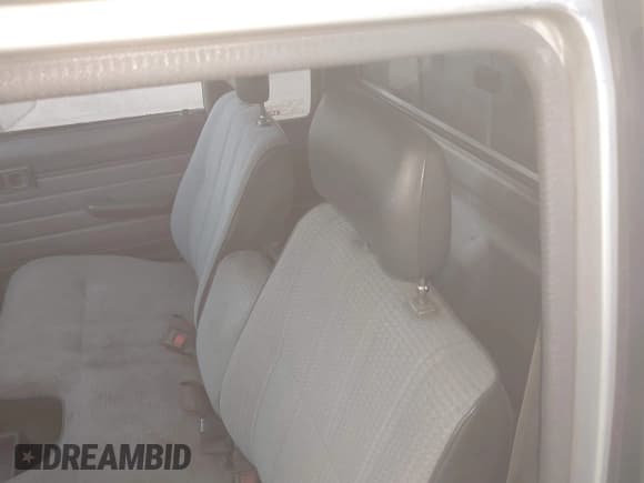 ✅ 1988 Toyota Pickup • VIN: JT4RN70DXJ0051625 • Lot: 43708177. Wystawiony na IAAI z przebiegiem 178 742 mil. Bezpłatny archiwum sprzedaży aukcyjnych z USA i szczegółowy raport historii pojazdu na DreamBid. Zdjęcie 8.