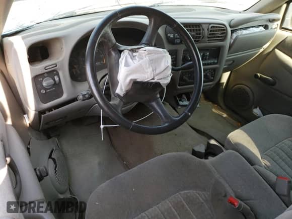 2001 Chevrolet S-10 LS с VIN 1GCDT19W61K121451, выставлен на аукционе Copart как лот 74907994 с пробегом Не указан миль и Списание • Salvage title. История ставок и продаж доступна на DreamBid. Изображение 8.