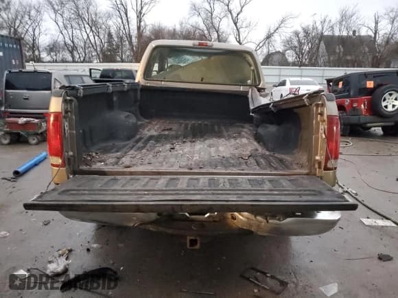 ✅ 2004 Ford F-250 XL • VIN: 3FTNX20L24MA09468 • Lot: 82153354. Wystawiony na Copart z przebiegiem 132 085 mil. Bezpłatny archiwum sprzedaży aukcyjnych z USA i szczegółowy raport historii pojazdu na DreamBid. Zdjęcie 6.