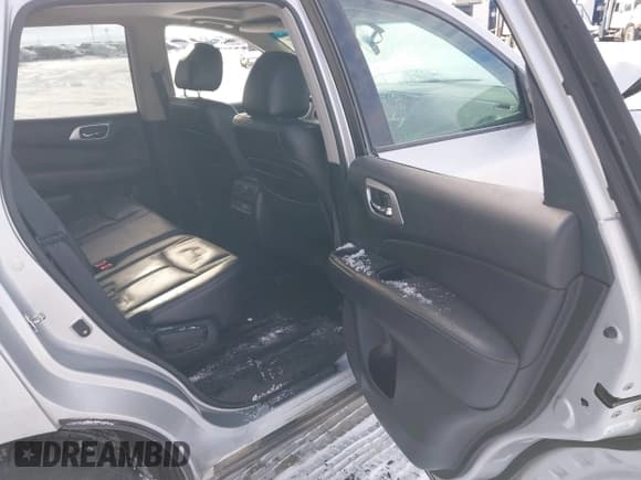 ✅ 2013 Nissan Pathfinder SV • VIN: 5N1AR2MM5DC686281 • Lot: 41353409. Listed on IAAI with Not provided. Free auction sales archive from the USA and detailed vehicle history report at DreamBid. Image 8.