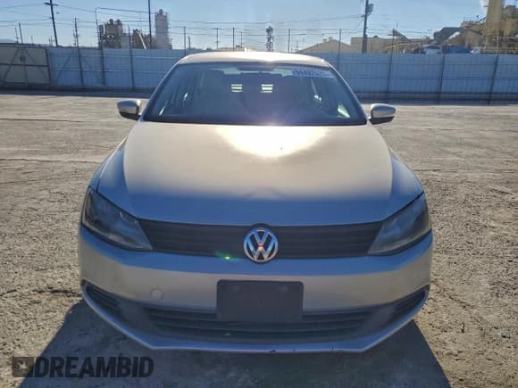 ✅ 2011 Volkswagen Jetta SE • VIN: 3VWDX7AJ3BM396774 • Lot: 94497625. Wystawiony na Copart z przebiegiem 217 220 mil. Bezpłatny archiwum sprzedaży aukcyjnych z USA i szczegółowy raport historii pojazdu na DreamBid. Zdjęcie 5.