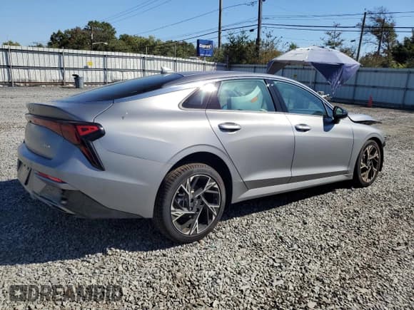 ✅ 2025 Kia K5 GT-Line • VIN: KNAG64J78S5346123 • Lot: 82004695. Wystawiony na Copart z przebiegiem 4 955 mil. Bezpłatny archiwum sprzedaży aukcyjnych z USA i szczegółowy raport historii pojazdu na DreamBid. Zdjęcie 3.