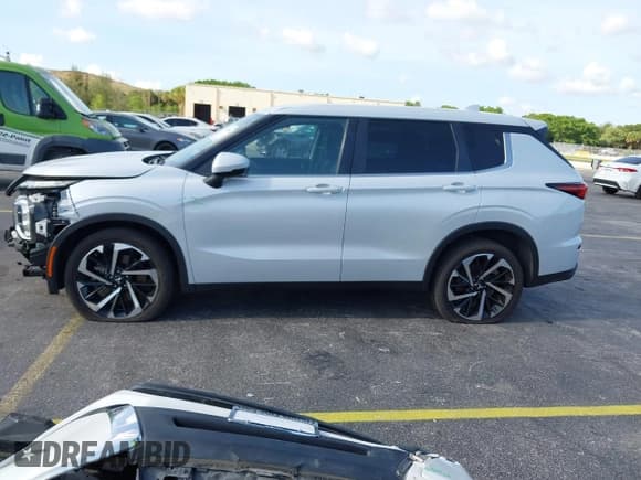 ✅ 2022 Mitsubishi Outlander ES • VIN: JA4J4TA85NZ086725 • Лот: 42553044. Опубликован ранее на IAAI с пробегом 53 061 миль. Бесплатный доступ к архиву аукционных продаж из США и подробный отчёт об истории автомобиля на DreamBid. Изображение 15.