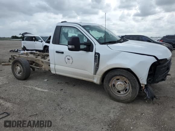 ✅ 2024 Ford F-250 XL • VIN: 1FTBF2AA7RED10575 • Лот: 54944875. Опубликован ранее на Copart с пробегом 22 756 миль. Бесплатный доступ к архиву аукционных продаж из США и подробный отчёт об истории автомобиля на DreamBid. Изображение 4.