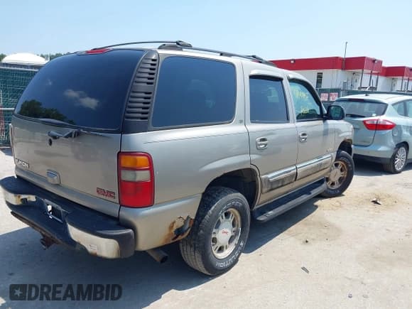 ✅ 2002 GMC Yukon SLE • VIN: 1GKEK13VX2R297438 • Lot: 42844157. Listed on IAAI with 268,994 mi. Free auction sales archive from the USA and detailed vehicle history report at DreamBid. Image 4.