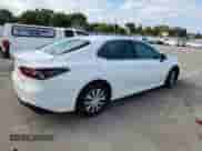 2023 Toyota Camry Hybrid LE z VIN 4T1C31AK0PU614488, wystawiony jako Copart lot #71786005 z przebiegiem 59 442 mil mil oraz Szkoda całkowita • Salvage title. Historia ofert i sprzedaży dostępna na DreamBid. Obrazek 3.