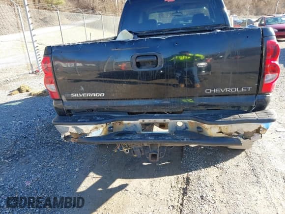 ✅ 2005 Chevrolet Silverado 2500HD LS • VIN: 1GCHK23U65F800202 • Lot: 41501212. Wystawiony na IAAI z przebiegiem 247 454 mil. Bezpłatny archiwum sprzedaży aukcyjnych z USA i szczegółowy raport historii pojazdu na DreamBid. Zdjęcie 19.