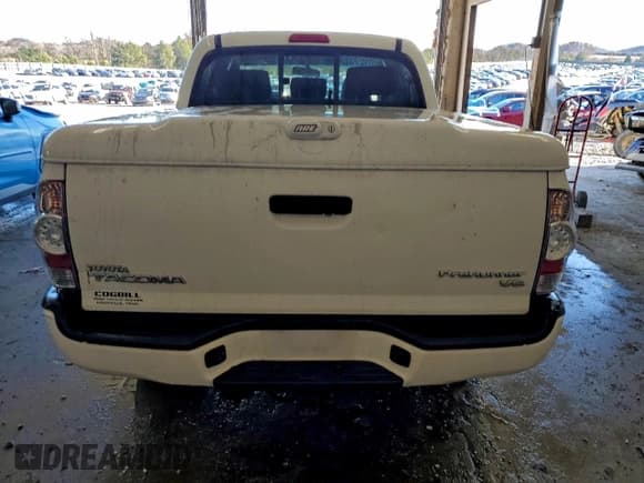 ✅ 2011 Toyota Tacoma PreRunner • VIN: 3TMJU4GN8BM113695 • Lot: 94365735. Listed on Copart with 249,473 mi. Free auction sales archive from the USA and detailed vehicle history report at DreamBid. Image 6.