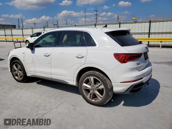✅ 2020 Audi Q3 S line Premium • VIN: WA1DECF31L1104589 • Лот: 84258315. Опубликован ранее на Copart с пробегом 75 731 миль. Бесплатный доступ к архиву аукционных продаж из США и подробный отчёт об истории автомобиля на DreamBid. Изображение 2.