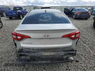 2016 Hyundai Sonata 2.4L z VIN 5NPE24AF6GH360199, wystawiony jako Copart lot #71853995 z przebiegiem Nie podano mil oraz Szkoda całkowita • Salvage title. Historia ofert i sprzedaży dostępna na DreamBid. Obrazek 6.