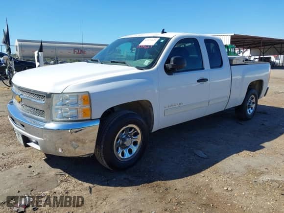 2012 Chevrolet Silverado 1500 LS z VIN 1GCRCREA3CZ307330, wystawiony jako IAAI lot #43374623 z przebiegiem 385 367 mil mil oraz . Historia ofert i sprzedaży dostępna na DreamBid. Obrazek 2.
