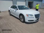 ✅ 2014 Chrysler 300 C • VIN: 2C3CCAKT5EH125486 • Lot: 42480877. Wystawiony na IAAI z przebiegiem 162 011 mil. Bezpłatny archiwum sprzedaży aukcyjnych z USA i szczegółowy raport historii pojazdu na DreamBid. Zdjęcie 1.