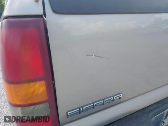 ✅ 2001 GMC Sierra 1500 SLE • VIN: 1GTEK19T51E128399 • Лот: 42657131. Опубликован ранее на IAAI с пробегом 250 060 миль. Бесплатный доступ к архиву аукционных продаж из США и подробный отчёт об истории автомобиля на DreamBid. Изображение 12.