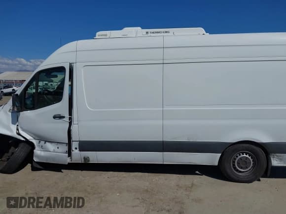 ✅ 2019 Mercedes-Benz Sprinter Cargo • VIN: WD4PF1CD6KP160353 • Lot: 43261821. Listed on IAAI with 39,519 mi. Free auction sales archive from the USA and detailed vehicle history report at DreamBid. Image 14.
