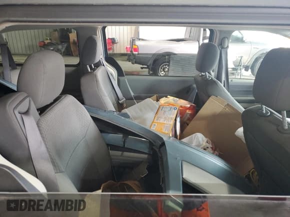 ✅ 2008 Chrysler Town & Country LX • VIN: 2A8HR44H38R631917 • Lot: 84237965. Listed on Copart with Not provided. Free auction sales archive from the USA and detailed vehicle history report at DreamBid. Image 11.