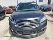 ✅ 2013 Chevrolet Traverse LT • VIN: 1GNKVGKD0DJ242989 • Lot: 53601655. Wystawiony na Copart z przebiegiem 228 744 mil. Bezpłatny archiwum sprzedaży aukcyjnych z USA i szczegółowy raport historii pojazdu na DreamBid. Zdjęcie 5.