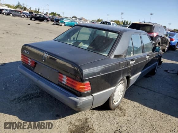 ✅ 1989 Mercedes-Benz 190 • VIN: WDBDA29D6KF628806 • Lot: 67179713. Wystawiony na Copart z przebiegiem 71 195 mil. Bezpłatny archiwum sprzedaży aukcyjnych z USA i szczegółowy raport historii pojazdu na DreamBid. Zdjęcie 3.