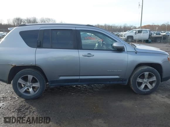 ✅ 2017 Jeep Compass High Altitude • VIN: 1C4NJDEB1HD171980 • Lot: 43665749. Wystawiony na IAAI z przebiegiem 111 542 mil. Bezpłatny archiwum sprzedaży aukcyjnych z USA i szczegółowy raport historii pojazdu na DreamBid. Zdjęcie 13.