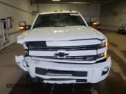 ✅ 2019 Chevrolet Silverado 2500HD LTZ • VIN: 1GC1KTEG2KF135941 • Lot: 84884205. Wystawiony na Copart z przebiegiem 154 395 mil. Bezpłatny archiwum sprzedaży aukcyjnych z USA i szczegółowy raport historii pojazdu na DreamBid. Zdjęcie 5.