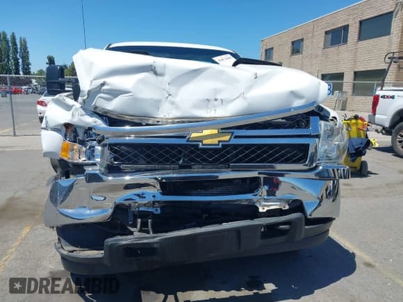 ✅ 2013 Chevrolet Silverado 2500HD Work Truck • VIN: 1GC0CVCG9DF183463 • Lot: 42872849. Wystawiony na IAAI z przebiegiem 169 512 mil. Bezpłatny archiwum sprzedaży aukcyjnych z USA i szczegółowy raport historii pojazdu na DreamBid. Zdjęcie 12.