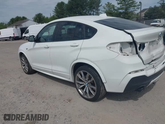 ✅ 2017 BMW X4 M40i • VIN: 5UXXW7C3XH0U26168 • Lot: 42144382. Listed on IAAI with 110,492 mi. Free auction sales archive from the USA and detailed vehicle history report at DreamBid. Image 3.