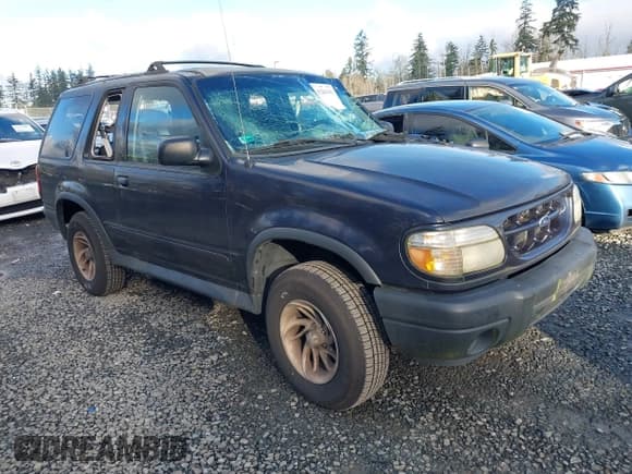 ✅ 2000 Ford Explorer • VIN: 1FMYU70X4YUB00129 • Lot: 41261191. Listed on IAAI with 192,446 mi. Free auction sales archive from the USA and detailed vehicle history report at DreamBid. Image 1.