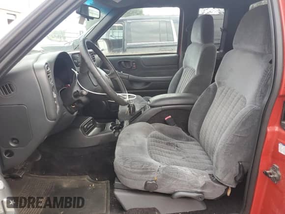 2001 Chevrolet S-10 LS ZR2 с VIN 1GCCT19W818241020, выставлен на аукционе Copart как лот 69522755 с пробегом 176 494 миль миль и Чистый • Clean title. История ставок и продаж доступна на DreamBid. Изображение 7.