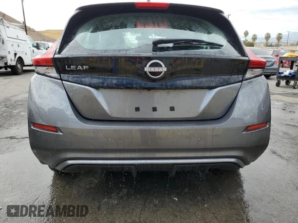 ✅ 2023 Nissan LEAF S • VIN: 1N4AZ1BV5PC554710 • Lot: 86278285. Wystawiony na Copart z przebiegiem 40 923 mil. Bezpłatny archiwum sprzedaży aukcyjnych z USA i szczegółowy raport historii pojazdu na DreamBid. Zdjęcie 6.