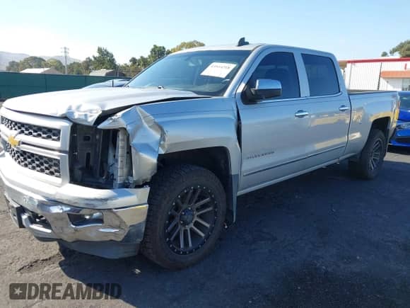 2015 Chevrolet Silverado 1500 LTZ z VIN 3GCUKSEC9FG258290, wystawiony jako IAAI lot #43514218 z przebiegiem 168 385 mil mil oraz . Historia ofert i sprzedaży dostępna na DreamBid. Obrazek 2.