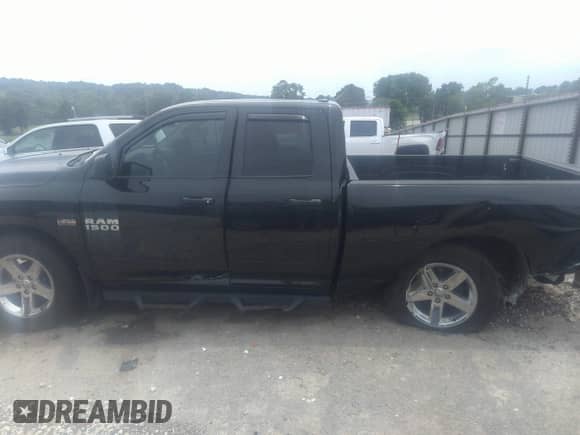 2018 Ram 1500 Express z VIN 1C6RR7FT0JS171660, wystawiony jako IAAI lot #36854451 z przebiegiem 82 310 mil mil oraz . Historia ofert i sprzedaży dostępna na DreamBid. Obrazek 14.