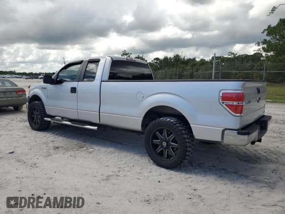 ✅ 2014 Ford F-150 XL • VIN: 1FTFX1CF5EKE93326 • Lot: 83835535. Wystawiony na Copart z przebiegiem 119 610 mil. Bezpłatny archiwum sprzedaży aukcyjnych z USA i szczegółowy raport historii pojazdu na DreamBid. Zdjęcie 2.