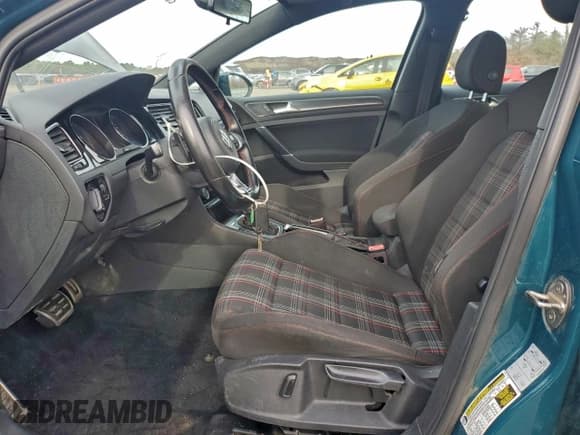 ✅ 2018 Volkswagen Golf GTI S • VIN: 3VW447AU2JM261593 • Лот: 93737755. Опубликован ранее на Copart с пробегом 103 061 миль. Бесплатный доступ к архиву аукционных продаж из США и подробный отчёт об истории автомобиля на DreamBid. Изображение 7.