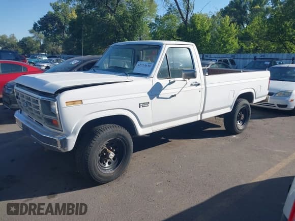 ✅ 1985 Ford F-250 • VIN: 1FTHF2615FKB23867 • Lot: 42713630. Listed on IAAI with 96,557 mi. Free auction sales archive from the USA and detailed vehicle history report at DreamBid. Image 2.