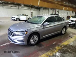 ✅ 2020 Volkswagen Jetta S • VIN: 3VWC57BU0LM097822 • Лот: 90677115. Опубликован ранее на Copart с пробегом 117 950 миль. Бесплатный доступ к архиву аукционных продаж из США и подробный отчёт об истории автомобиля на DreamBid. Изображение 1.