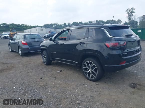 ✅ 2024 Jeep Compass Limited • VIN: 3C4NJDCN8RT139858 • Lot: 42921018. Listed on IAAI with 8,749 mi. Free auction sales archive from the USA and detailed vehicle history report at DreamBid. Image 3.