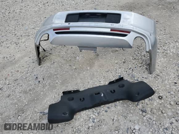 2014 Ford Mustang V6 z VIN 1ZVBP8AM9E5253703, wystawiony jako Copart lot #86166665 z przebiegiem 139 131 mil mil oraz Szkoda całkowita • Salvage title. Historia ofert i sprzedaży dostępna na DreamBid. Obrazek 12.