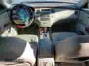 2007 Hyundai Azera SE z VIN KMHFC46F57A205043, wystawiony jako Copart lot #49531885 z przebiegiem 107 272 mil mil oraz Czysty tytuł • Clean title. Historia ofert i sprzedaży dostępna na DreamBid. Obrazek 8.