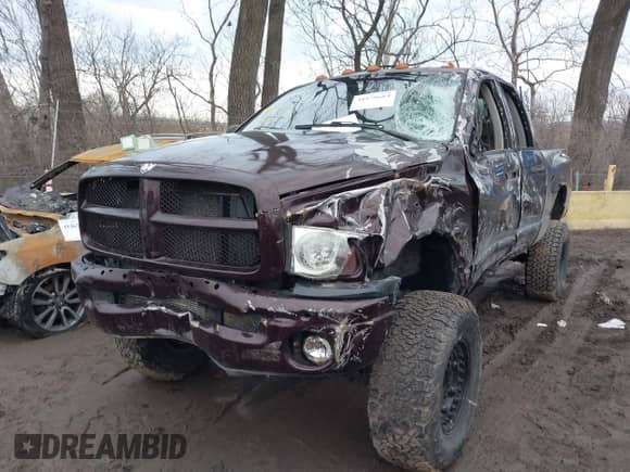 2005 Dodge 3500 SLT z VIN 3D7LS38C95G829634, wystawiony jako IAAI lot #41478684 z przebiegiem 173 801 mil mil oraz . Historia ofert i sprzedaży dostępna na DreamBid. Obrazek 2.