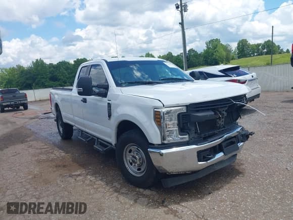 ✅ 2018 Ford F-250 XL • VIN: 1FT7X2A64JEC38334 • Lot: 42254856. Listed on IAAI with 218,324 mi. Free auction sales archive from the USA and detailed vehicle history report at DreamBid. Image 1.