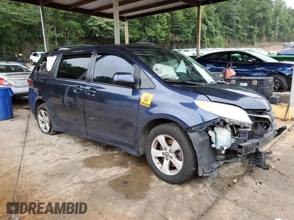 ✅ 2019 Toyota Sienna LE Auto Access Seat • VIN: 5TDKZ3DC5KS001701 • Lot: 61784365. Listed on Copart with Not provided. Free auction sales archive from the USA and detailed vehicle history report at DreamBid. Image 4.